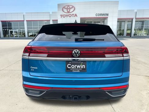 Used 2024 Volkswagen Atlas Cross Sport SE FWD image 4