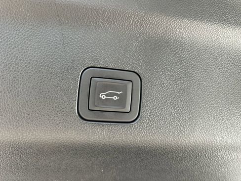 Certified 2024 Cadillac Escalade Premium Luxury image 11