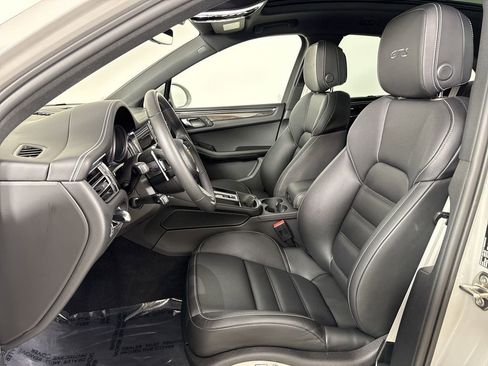 Certified 2025 Porsche Macan GTS image 5