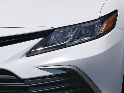 Used 2023 Toyota Camry LE FWD image 9