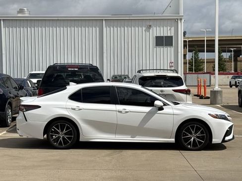 Used 2024 Toyota Camry SE FWD image 3