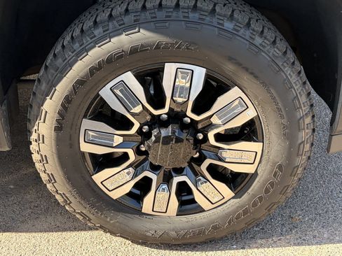 Used 2024 GMC Sierra 2500 Denali w/ Denali Reserve Package AWD/4WD image 7