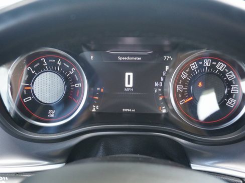 Used 2022 Dodge Challenger SXT image 10