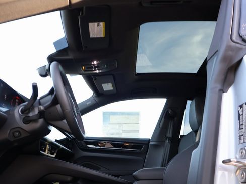 New 2025 Porsche Macan 4S Electric image 39