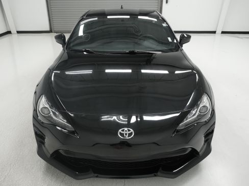 Used 2017 Toyota 86 RWD image 2