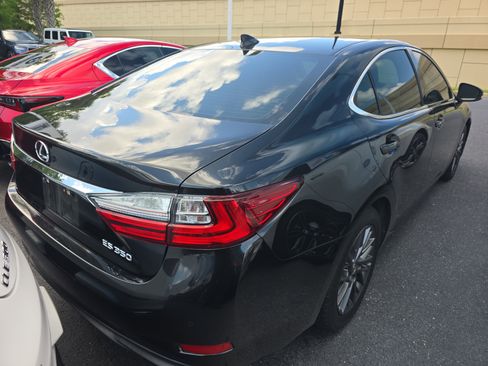 Used 2018 Lexus ES 350 w/ Premier Package FWD image 4
