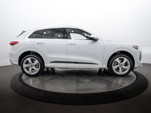 Used 2025 Audi Q5 Premium Plus w/ Premium Plus AWD/4WD image 3