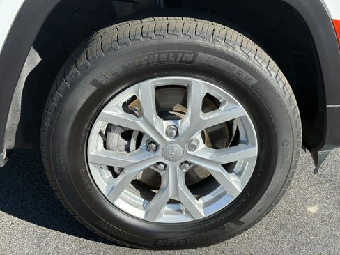 Used 2024 Jeep Grand Cherokee L Limited w/ Luxury Tech Group II image 32