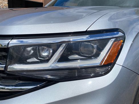 Used 2021 Volkswagen Atlas Cross Sport SE image 17