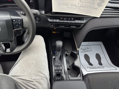 Used 2025 Toyota Camry LE image 16