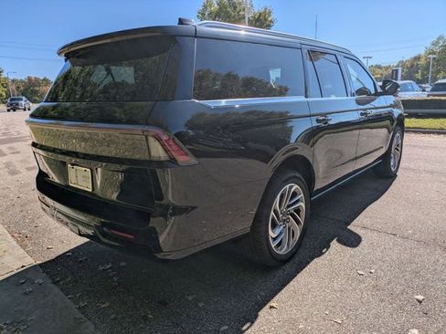 New 2025 Lincoln Navigator L Reserve AWD/4WD image 4