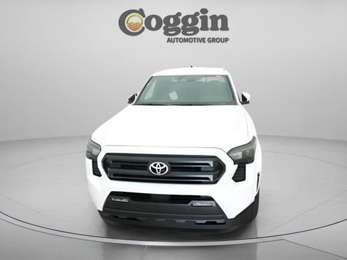 Used 2025 Toyota Tacoma SR5 w/ SR5 Upgrade Package RWD image 31