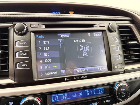 Used 2019 Toyota Highlander XLE AWD/4WD image 22