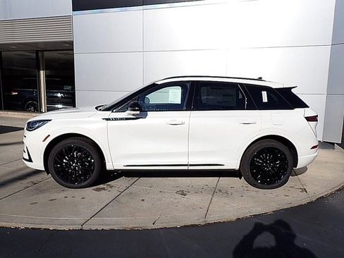 New 2026 Lincoln Corsair Premiere image 2