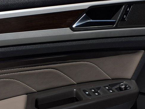 Used 2023 Volkswagen Atlas SE w/ Panoramic Sunroof Package image 18