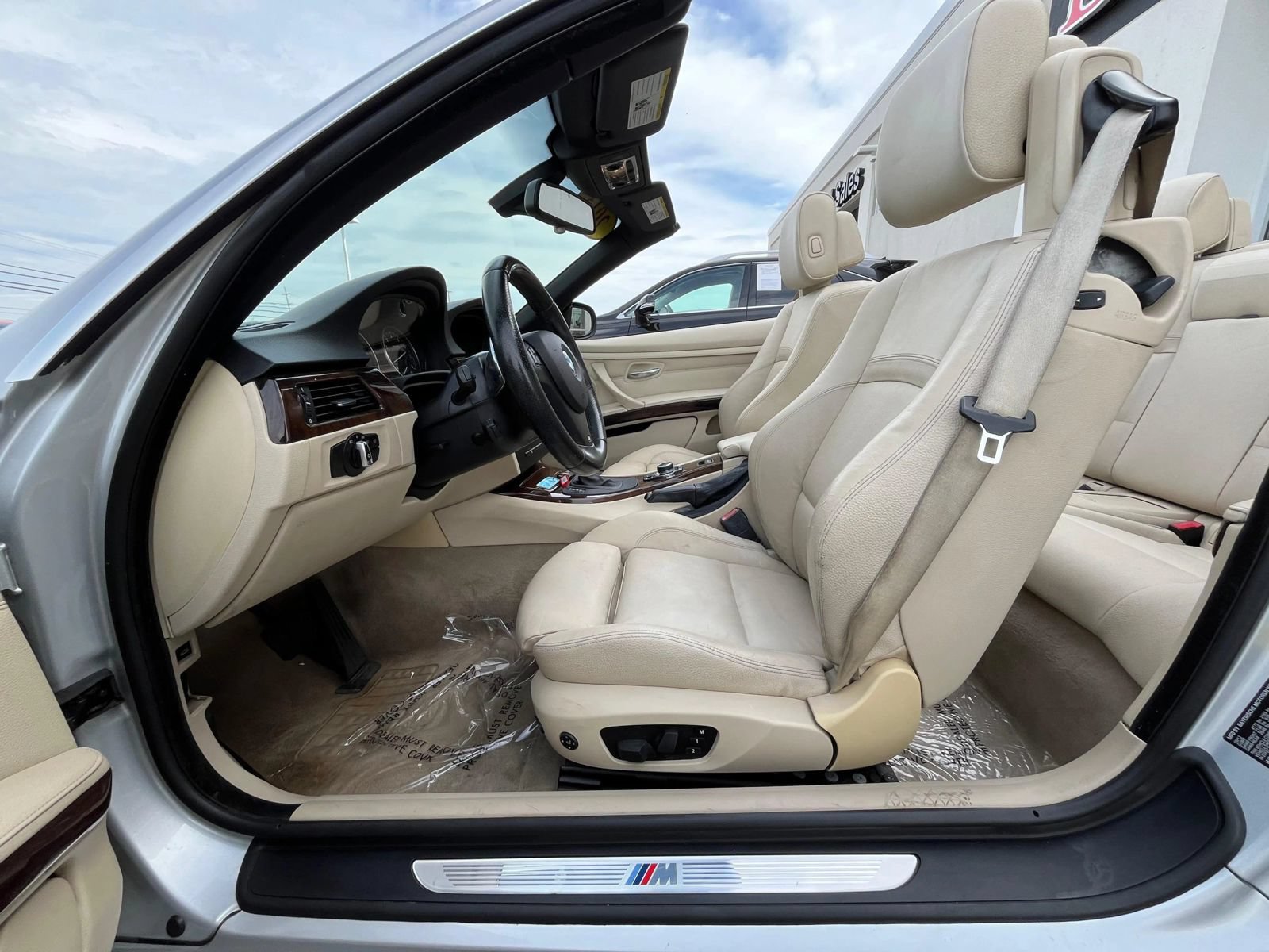Used 2013 BMW 328i Convertible w/ M Sport Pkg RWD image 29