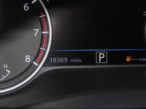 Used 2025 Nissan Sentra SR FWD image 17