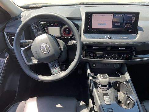 Used 2026 Nissan Rogue SL FWD image 13