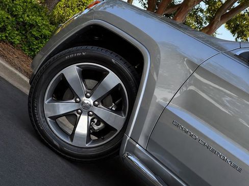 Used 2014 Jeep Grand Cherokee Overland RWD image 9