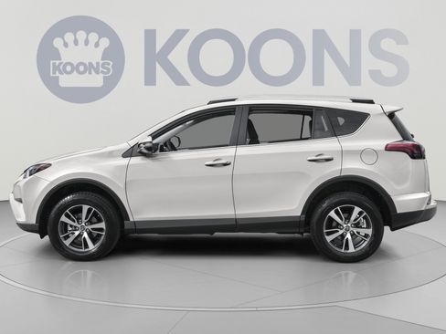 Used 2018 Toyota RAV4 XLE AWD/4WD image 4