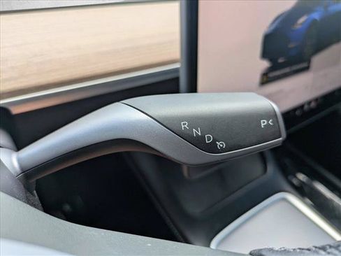 Used 2024 Tesla Model Y Long Range AWD/4WD image 12
