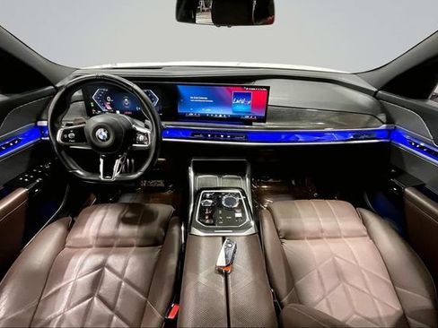Used 2024 BMW 740i xDrive w/ Premium Package AWD/4WD image 17