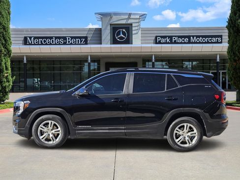 Used 2022 GMC Terrain SLE w/ Driver Convenience Package image 3