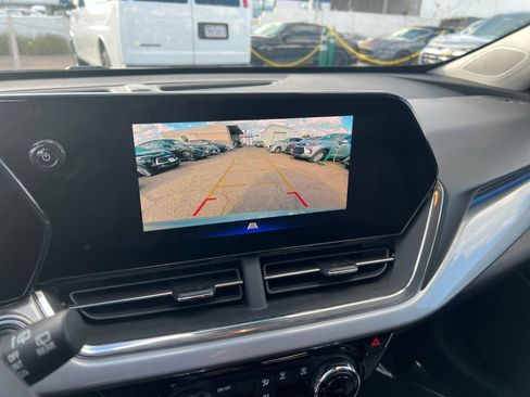 Used 2025 Chevrolet Trax LT image 24