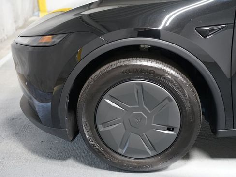 Used 2026 Tesla Model Y 2WD image 5