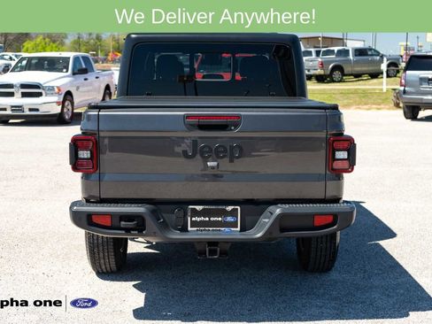 Used 2024 Jeep Gladiator Sport AWD/4WD image 7
