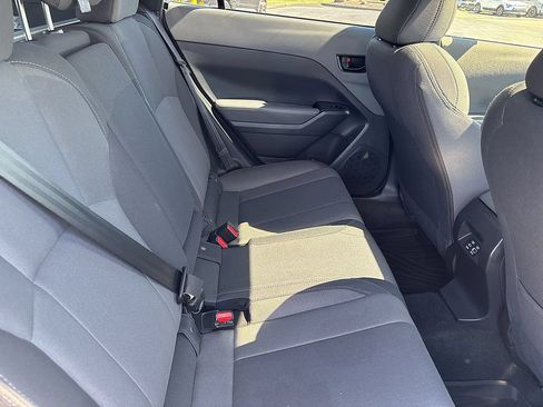 Used 2025 Subaru Crosstrek 2.5i Premium AWD/4WD image 8