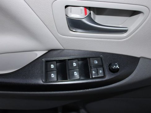 Used 2016 Toyota Sienna LE image 17