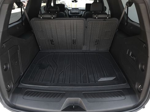 Used 2021 Chevrolet Suburban High Country image 38