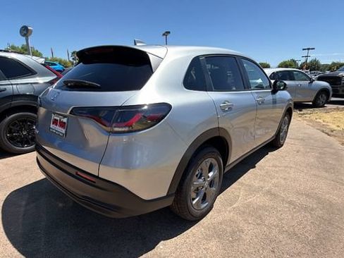 New 2027 Honda HR-V LX image 4