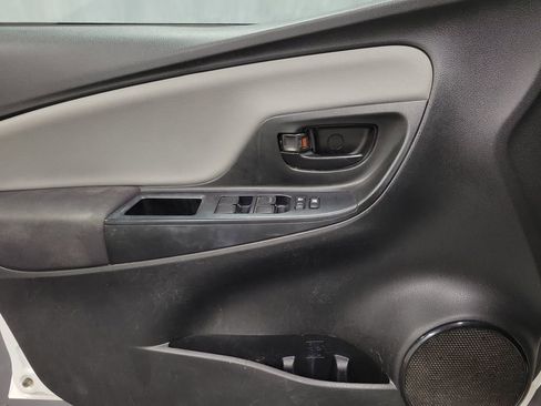 Used 2016 Toyota Yaris L image 22