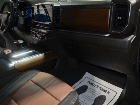 Used 2024 Chevrolet Silverado 1500 High Country image 21