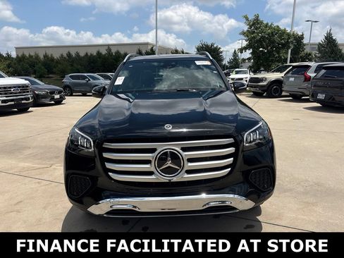 Used 2025 Mercedes-Benz GLS 450 4MATIC image 2
