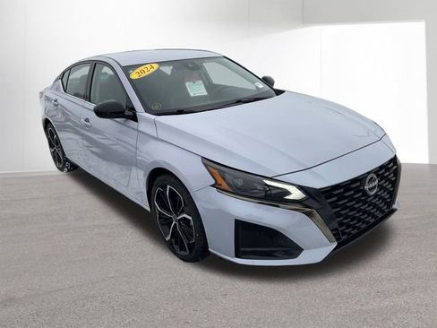 Certified 2024 Nissan Altima 2.5 SR image 3