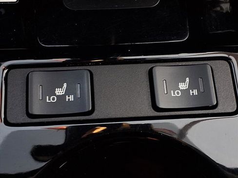 Used 2019 Toyota Prius XLE image 2