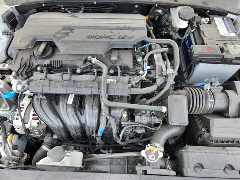 Used 2025 Hyundai Elantra Limited image 16