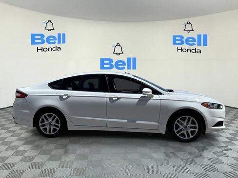 Used 2016 Ford Fusion SE FWD image 5