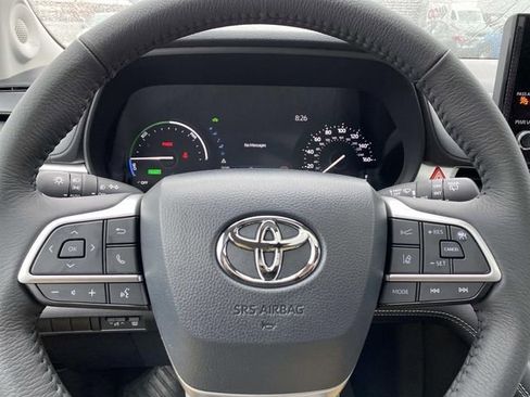 New 2026 Toyota Sienna XLE image 11