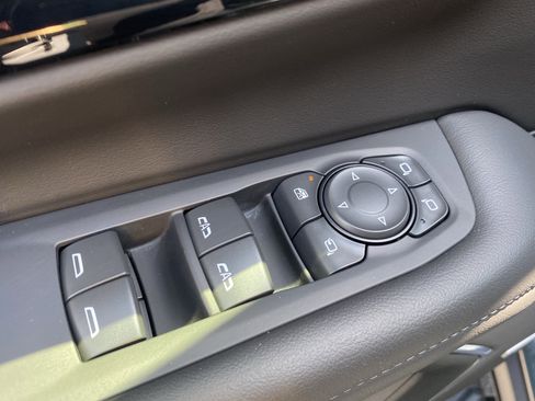 Used 2025 Chevrolet Tahoe Z71 w/ Z71 Off-Road Package image 27