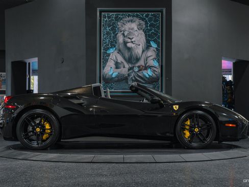 Used 2018 Ferrari 488 Spider RWD image 4