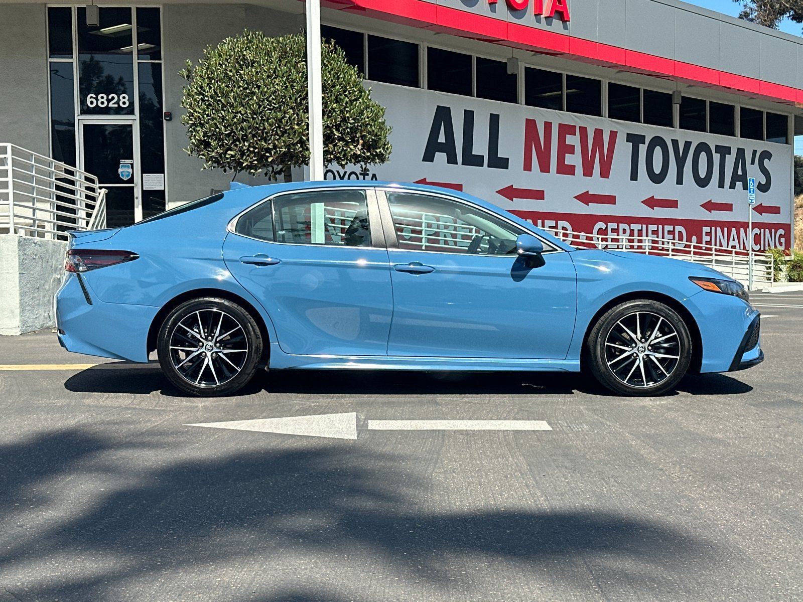 Used 2024 Toyota Camry SE w/ Cold Weather Package FWD image 6
