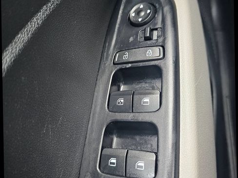 Used 2024 Hyundai Venue SEL FWD image 20