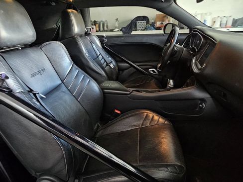 Used 2016 Dodge Challenger SRT w/ Technology Group RWD image 16