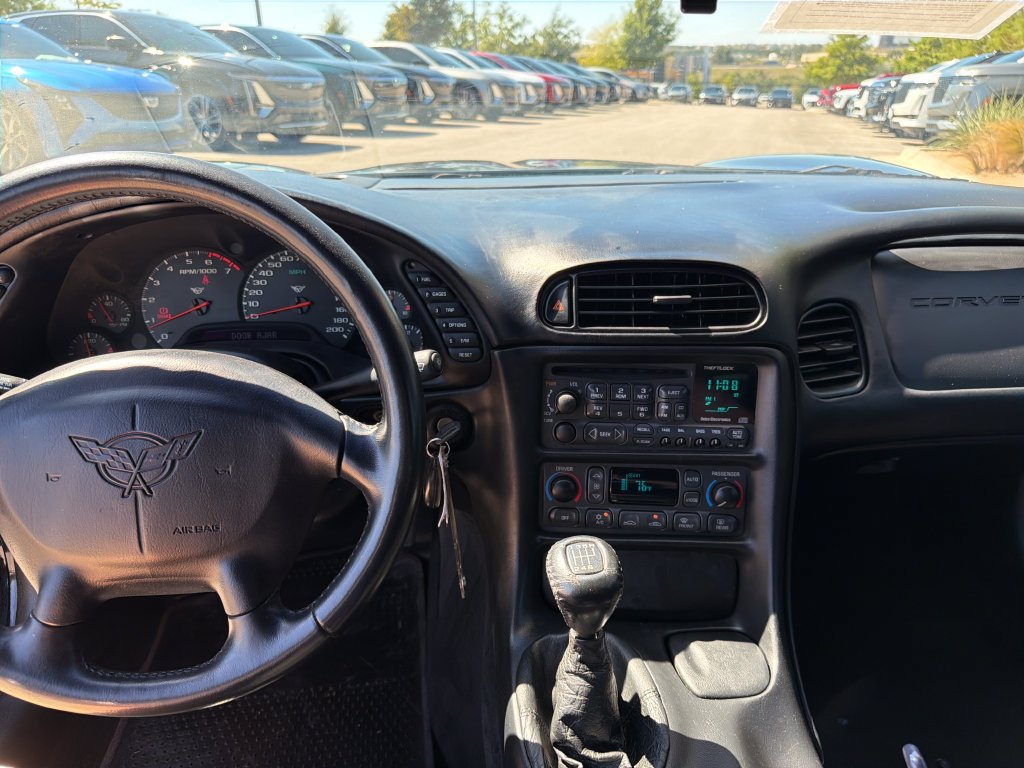 Used 2000 Chevrolet Corvette Coupe w/ Roof Pkg RWD image 25