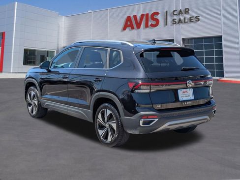 Used 2025 Volkswagen Taos SE AWD/4WD image 9
