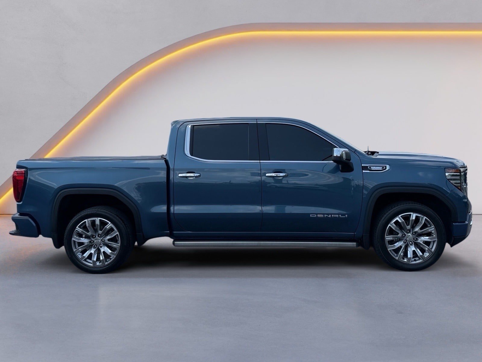 Used 2025 GMC Sierra 1500 Denali AWD/4WD image 2